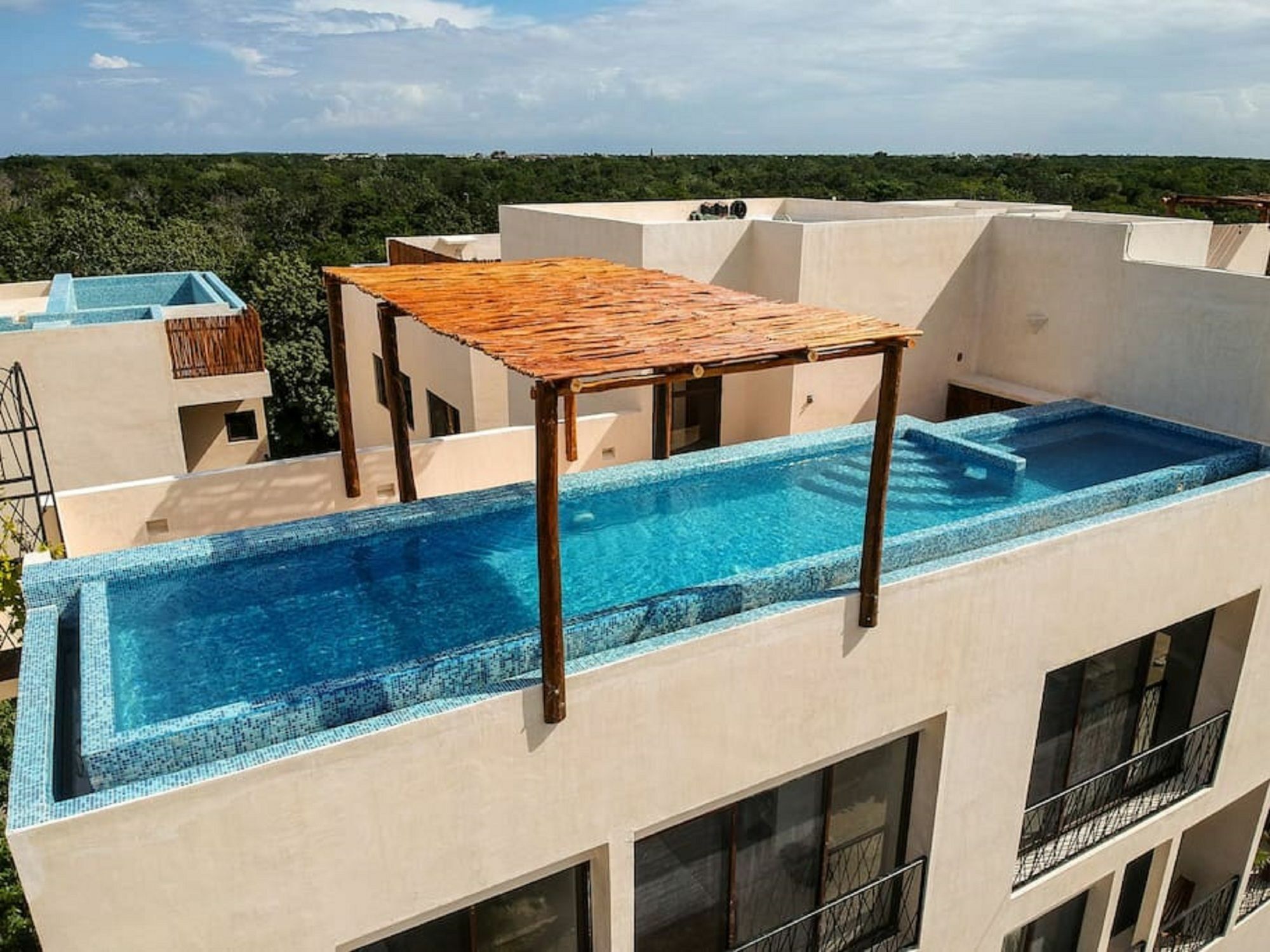 Apartment Rooftop Pool *