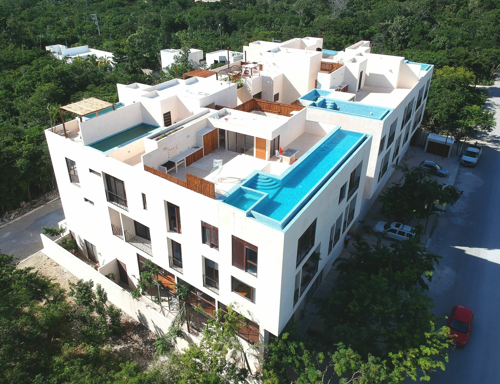 Rooftop Pool Apartment