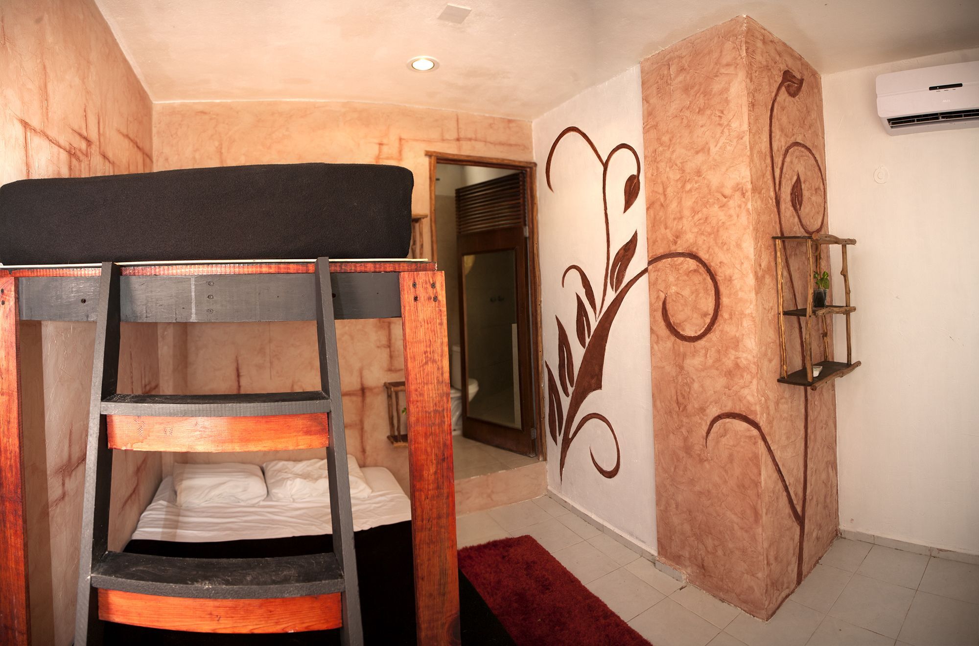 Lucky Traveler Hotel 2*