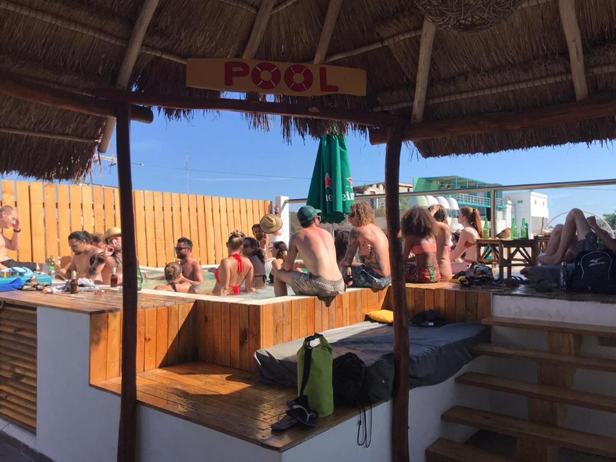 Straw & Rooftop Bar Hostel