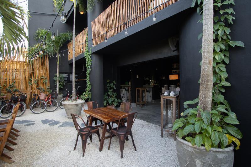 Aroma & Club Hotel