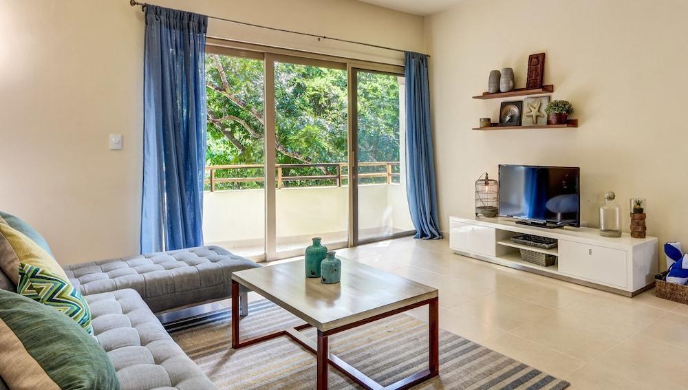 Anam 1 Bedroom With Balcony Sleeps 3