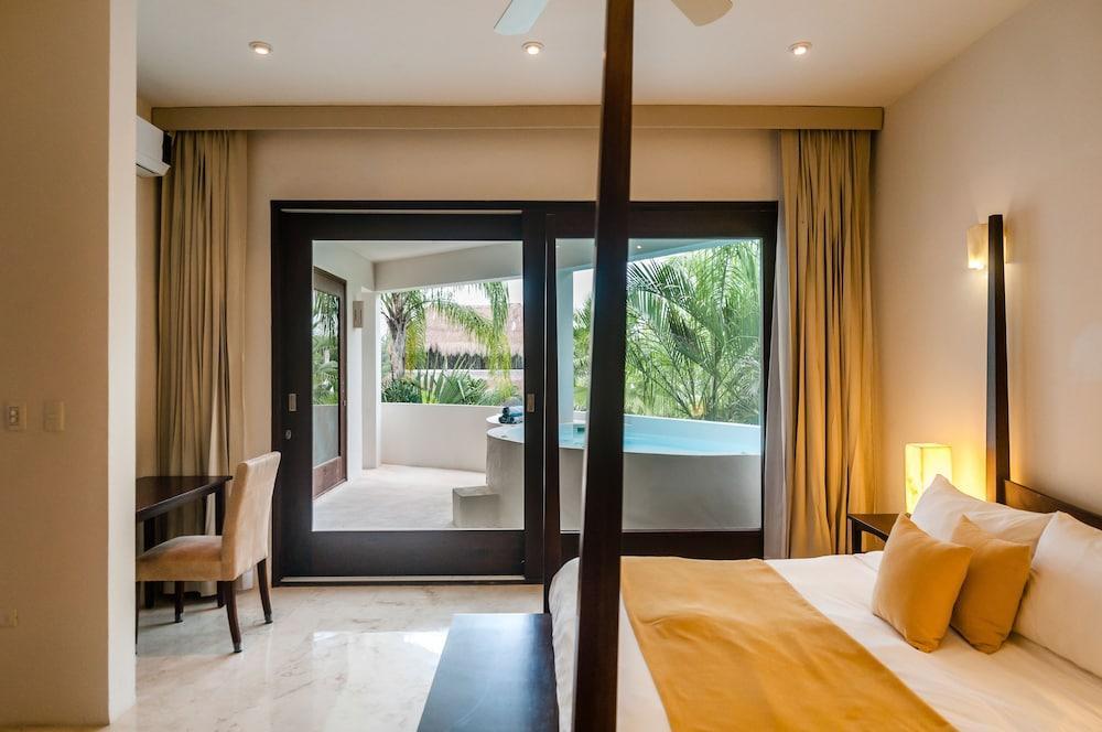 Hotel Mak Nuk Village I - Clothing Optional