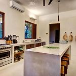 Mar y Olas-Villa for 14 guests!