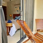Room In Studio - Charming And Bright Studio