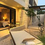 Room In Studio - Stylish And Bright Studio Near The Pool