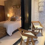 Room In Studio - Stylish And Bright Studio Near The Pool