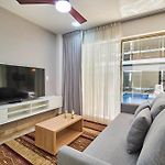 Sherlock - Swim Up Suite & Gym & Beach Club Access