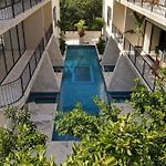 2Br With Fast Wifi Free Bikes, Rooftop, Pool, And Gym