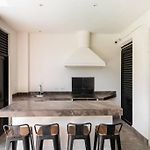 Villa With Jacuzzi & Pool With Great Concierge Service