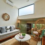 Dhalia - Private Roof With Pool & Beach Club Access
