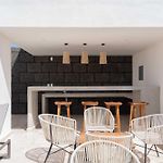2Bd With Rooftop Pool Near Beach