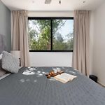 2Bd With Rooftop Pool Near Beach