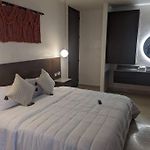 New Luxury Ph With Private Terrace & Plunge Pool
