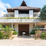 Modern Chic 1 Bedroom Apt W/ Rooftop Infinity Pool