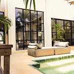 Design Villa Minutes Form The Beach