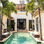 Design Villa Minutes Form The Beach