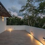 Twelve O\'Clock - Luxury Villas