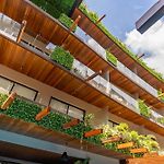 Menesse Apartments