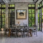 Art Design Loft With Pool, Big Gym, Spa, Hot Tub