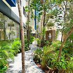 Bright 1 Bd Suite With Balcony