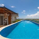 King Suite With Rooftop Pool, Sauna, Gym, Parking