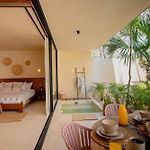Muunek By Land Boutique