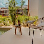 Muunek By Land Boutique