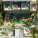 *Jungle Ph W/Pool, Close To Downtown & Beach