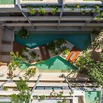*Jungle Ph W/Pool, Close To Downtown & Beach