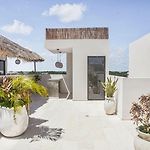 Luxury Penthouse-Private Rooftop Pool-Walkable