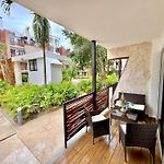 Chic 2Br Condo, Private Jacuzzi And 2 Free Bikes