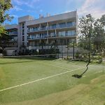 Luxury Studio With Rooftop Pool In Best Location