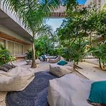Jungle Chic King Studio With Pool