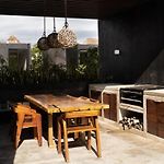 Spacious Luxury Villa, 3 Private Pools + Rooftop