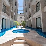 2 Bedroom With Direct Walk-Out To Pool, Sauna, And Gym