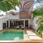 Villa Asana With Stunning Luxury Pool And Private Rooftop