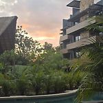 EXCLUSIVO! 2 dormitorios, 4 camas, de 1 a 6 huéspedes con terraza directo a la alberca y otra alberca azotea WIFI , GYM , SAUNA, ELEVADOR Y MAS!!!