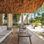 Lux 2Br W Rooftop Pool And Close To Beach