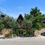 1 Rec. C/Balcon • Vista A La Alberca • Sauna + Gym