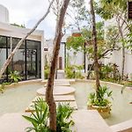 Ocean Breeze Villa - A Few Steps From The Beach!