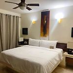 2Br Kobah 1 Block To Beach & 5Th Pool Gym