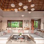 Anana Casa Cantarena Beachfront Meals Included