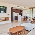 Lux Apartment Free Beach Shuttle,Gym,Private Pool