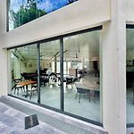 Beautiful Loft Minutes From The Sea!