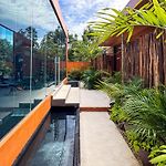 Luxury Penthouse, Private Pool, King Suites