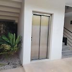 Enmedio De La Zona Hotelera Y El Centro