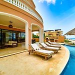 Luxury 7 Bedroom Oceanfront Villa At Hacienda Tankah With Infinity Pool & Premium Hospitality