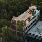 Retreat For 10 With Rooftop Pool And Panoramic Views