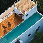 Perfect For 10 Guests With Rooftop Pool And Panoramic Views